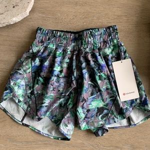 Lululemon Track That MR Short 5” Lined Size 4 NWT-Rapid Flourish Multi
